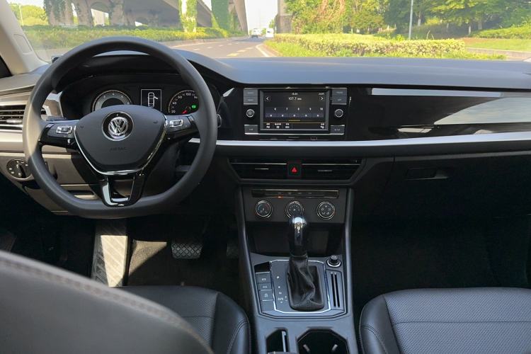 Used Volkswagen Lavida 2019 1.5L Automatic Comfort Edition China VI Standard Center Console