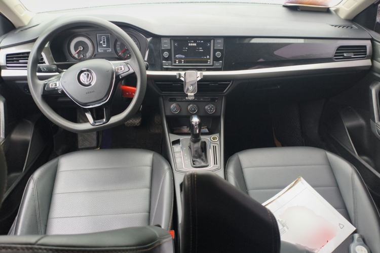 Used Volkswagen Lavida 2019 1.5L Automatic Comfort Edition China VI Standard Center Console