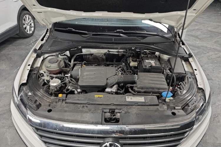 Used Volkswagen Lavida 2019 1.5L Automatic Fashion Edition China VI Engine Bay