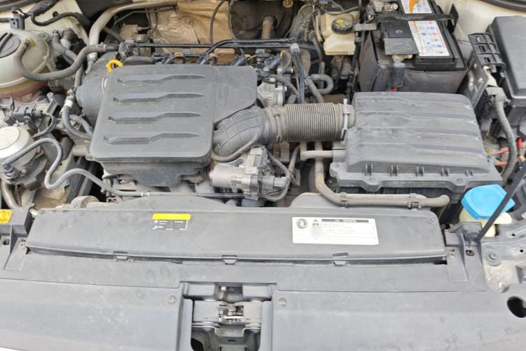Used Volkswagen Lavida 2019 1.5L Automatic Fashion Edition China VI Engine Bay