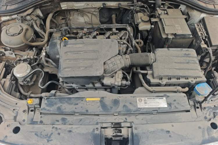 Used Volkswagen Lavida 2019 1.5L Automatic Fashion Edition China VI Engine Bay