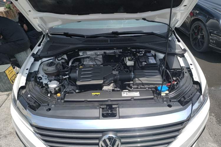 Used Volkswagen Lavida 2019 1.5L Automatic Fashion Edition China VI Engine Bay