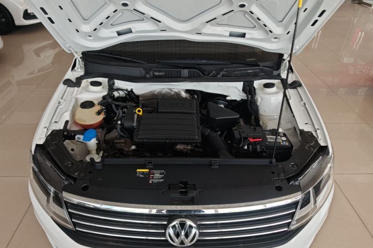 Used Volkswagen Lavida 2019 Lavida Start 1.5L Manual Fashion Edition China VI Standard Engine Bay