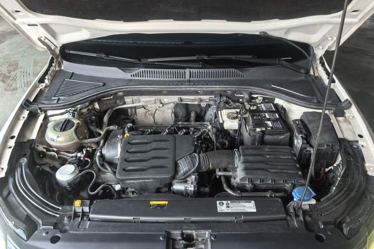 Used Volkswagen Lavida 2019 1.5L Automatic Comfort Edition China VI Standard Engine Bay