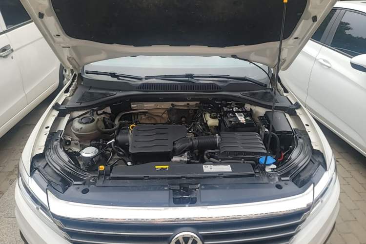 Used Volkswagen Lavida 2019 1.5L Automatic Comfort Edition China VI Standard Engine Bay