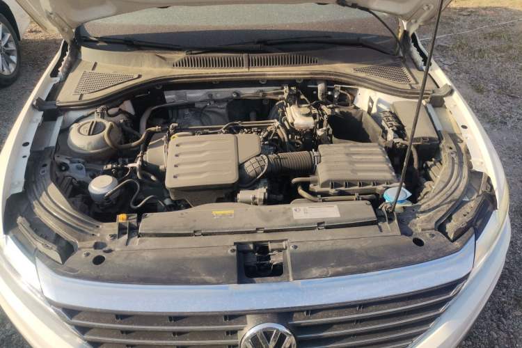 Used Volkswagen Lavida 2019 1.5L Automatic Fashion Edition China VI Engine Bay