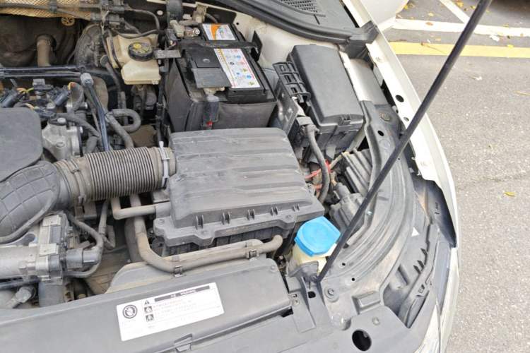 Used Volkswagen Lavida 2019 1.5L Automatic Fashion Edition China VI Engine Bay Left