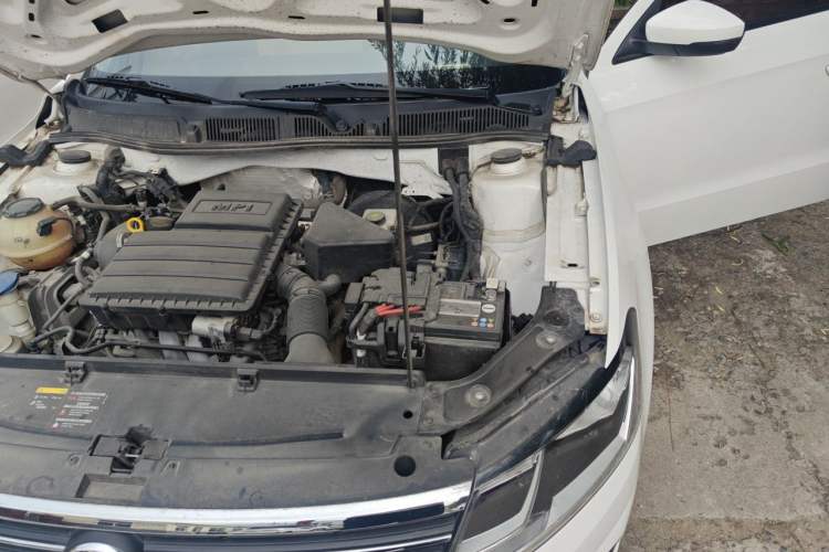 Used Volkswagen Lavida 2019 Lavida Start 1.5L Manual Fashion Edition China VI Standard Engine Bay Left