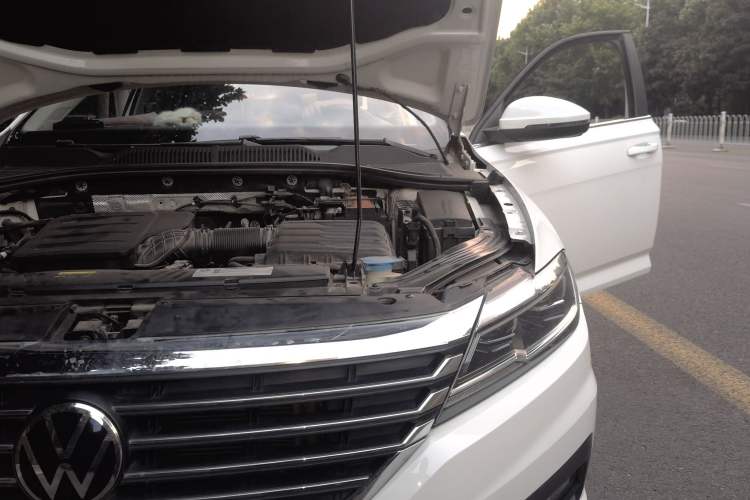 Used Volkswagen Lavida 2019 1.5L Automatic Comfort Edition China VI Standard Engine Bay Left