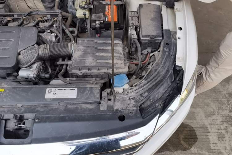 Used Volkswagen Lavida 2019 1.5L Automatic Comfort Edition China VI Standard Engine Bay Left