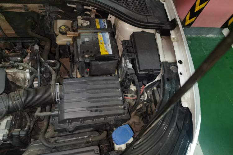 Used Volkswagen Lavida 2019 1.5L Automatic Comfort Edition China VI Standard Engine Bay Left