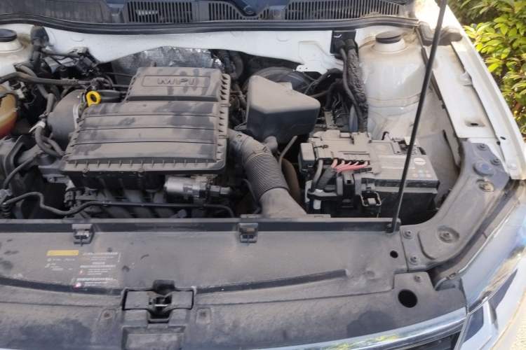 Used Volkswagen Lavida 2019 Lavida Start 1.5L Manual Fashion Edition China VI Standard Engine Bay Left