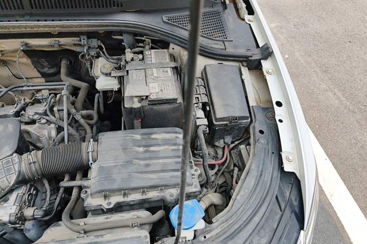 Used Volkswagen Lavida 2019 1.5L Manual Comfort Edition China VI Standard Engine Bay Left