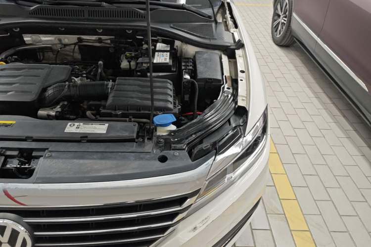 Used Volkswagen Lavida 2019 1.5L Automatic Comfort Edition China VI Standard Engine Bay Left