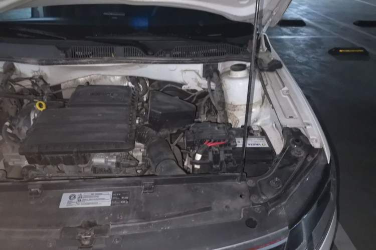 Used Volkswagen Lavida 2019 Lavida Start 1.5L Manual Fashion Edition China VI Standard Engine Bay Left