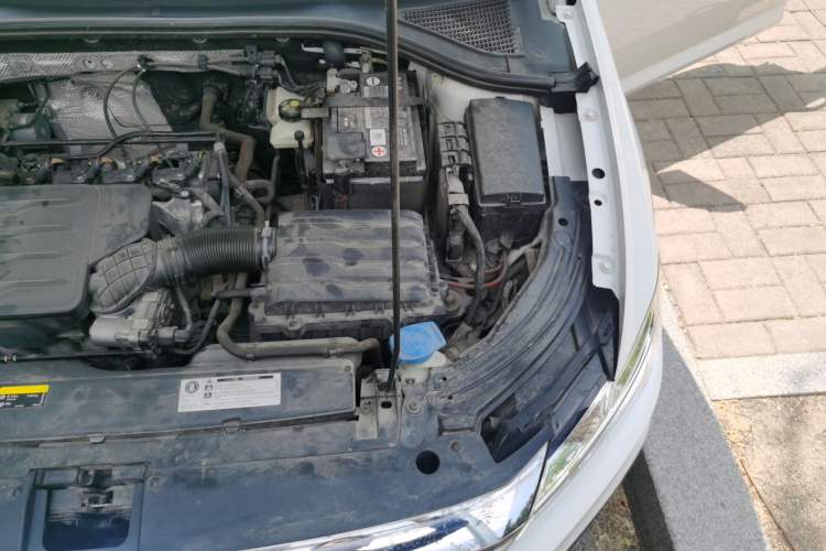 Used Volkswagen Lavida 2019 1.5L Automatic Comfort Edition China VI Standard Engine Bay Left