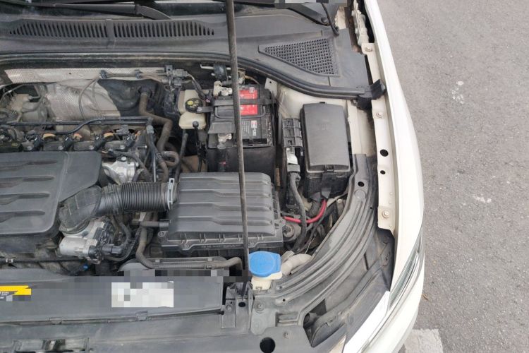 Used Volkswagen Lavida 2019 1.5L Automatic Comfort Edition China VI Standard Engine Bay Left