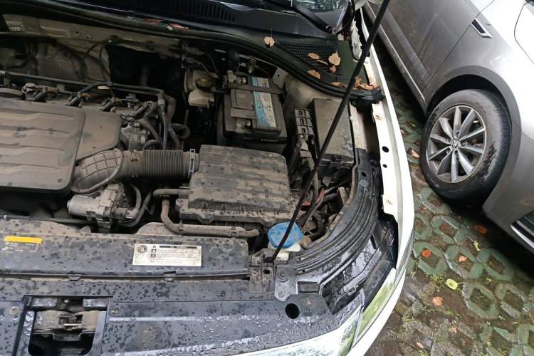 Used Volkswagen Lavida 2019 1.5L Automatic Comfort Edition China VI Standard Engine Bay Left
