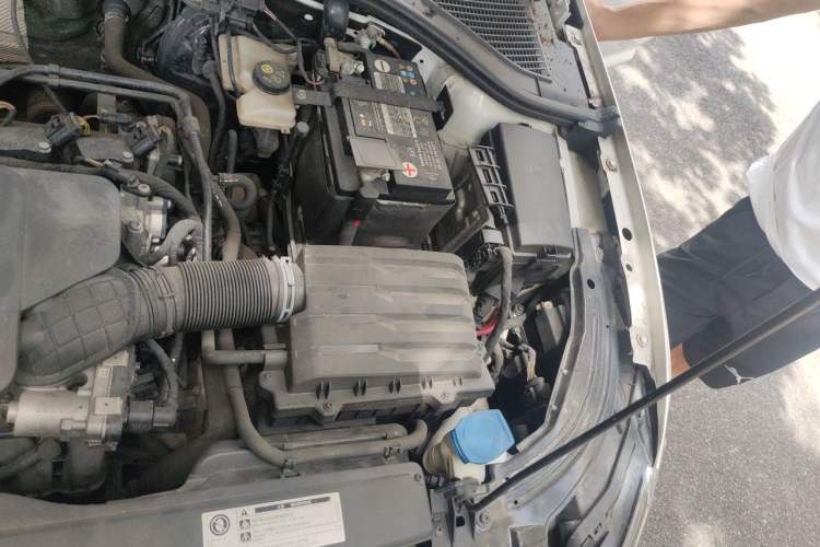 Used Volkswagen Lavida 2019 1.5L Automatic Comfort Edition China VI Standard Engine Bay Left
