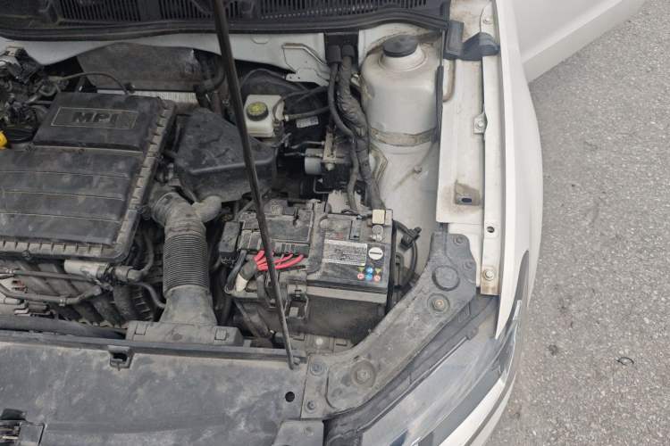 Used Volkswagen Lavida 2019 Lavida Start 1.5L Manual Fashion Edition China VI Standard Engine Bay Left
