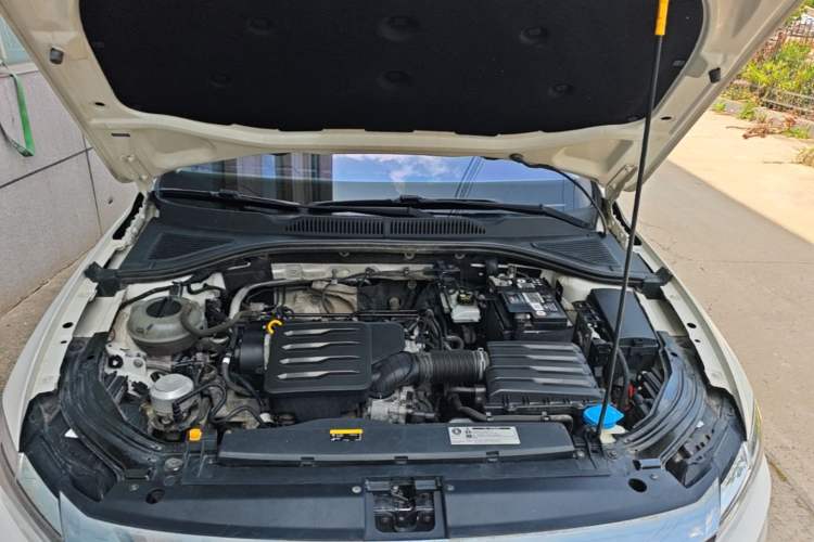 Used Volkswagen Lavida 2019 1.5L Automatic Fashion Edition China VI Engine Bay