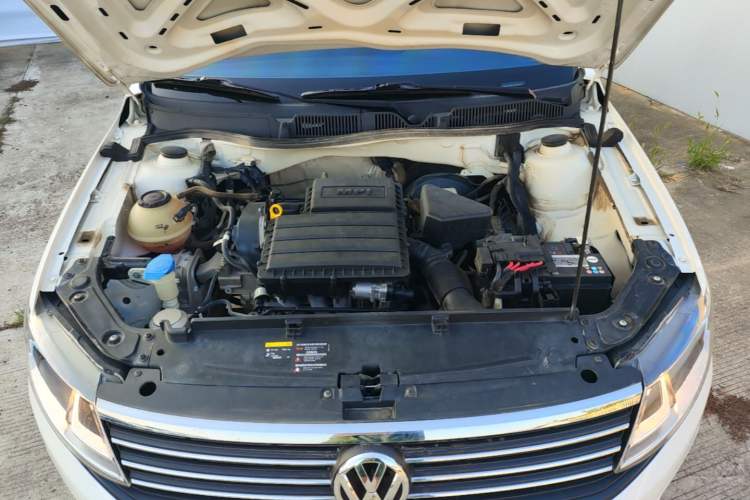 Used Volkswagen Lavida 2019 Lavida Start 1.5L Manual Fashion Edition China VI Standard Engine Bay