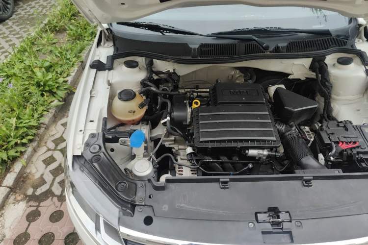 Used Volkswagen Lavida 2019 Lavida Start 1.5L Automatic Trendy Version China VI Standard Engine Bay Right