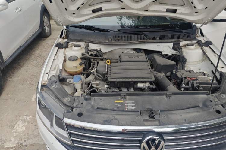 Used Volkswagen Lavida 2019 Lavida Start 1.5L Manual Fashion Edition China VI Standard Engine Bay Right