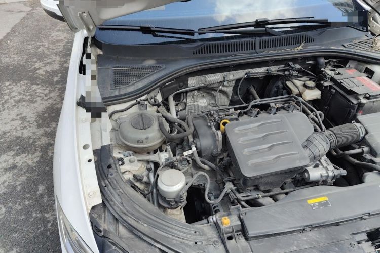 Used Volkswagen Lavida 2019 1.5L Automatic Comfort Edition China VI Standard Engine Bay Right