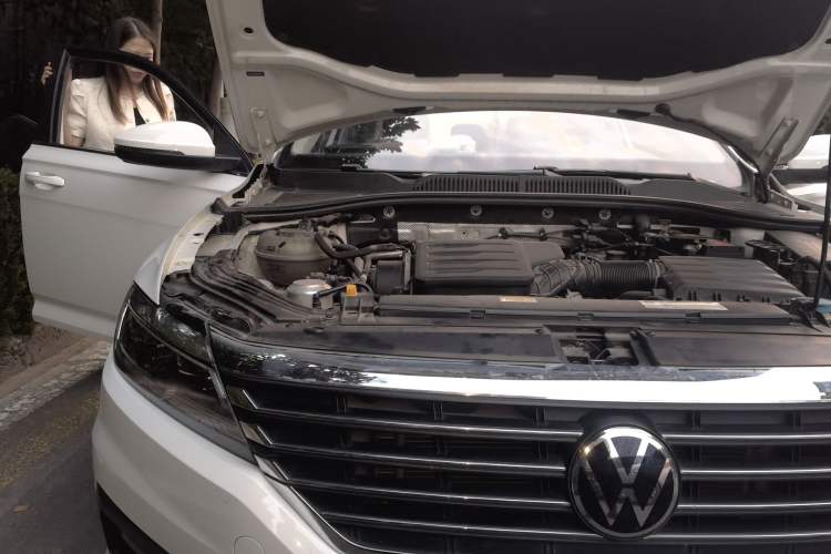 Used Volkswagen Lavida 2019 1.5L Automatic Comfort Edition China VI Standard Engine Bay Right