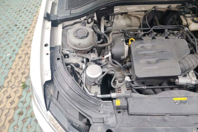 Used Volkswagen Lavida 2019 1.5L Automatic Comfort Edition China VI Standard Engine Bay Right