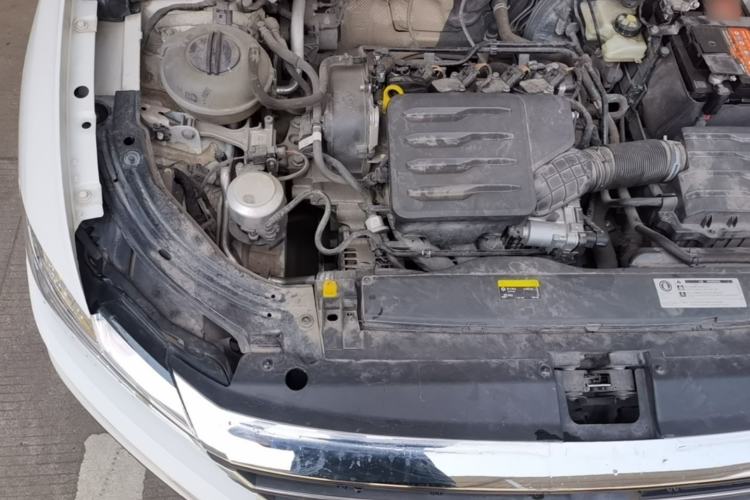 Used Volkswagen Lavida 2019 1.5L Automatic Comfort Edition China VI Standard Engine Bay Right