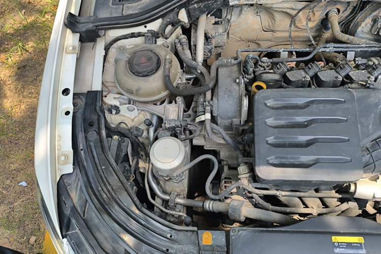 Used Volkswagen Lavida 2019 1.5L Automatic Comfort Edition China VI Standard Engine Bay Right