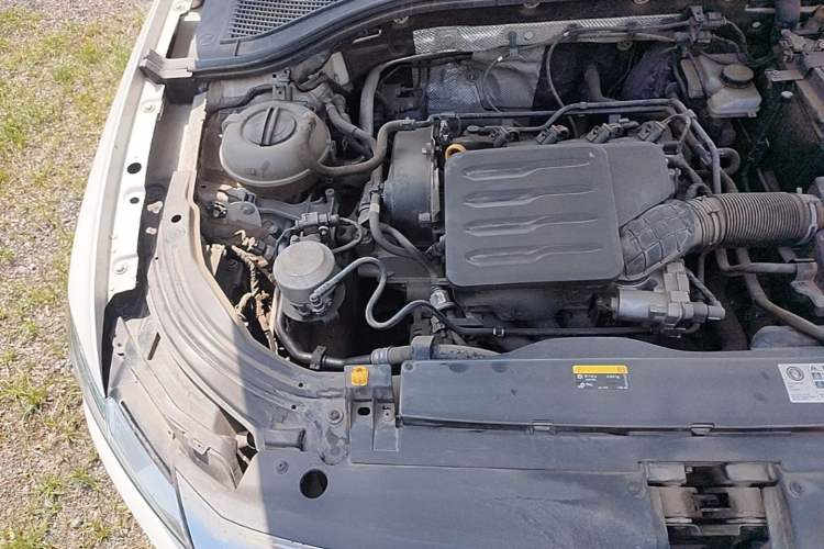 Used Volkswagen Lavida 2019 1.5L Automatic Comfort Edition China VI Standard Engine Bay Right