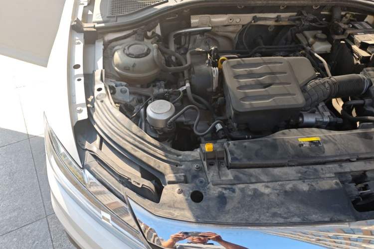 Used Volkswagen Lavida 2019 1.5L Automatic Comfort Edition China VI Standard Engine Bay Right