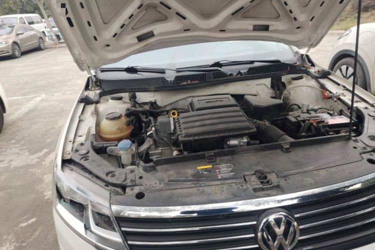 Used Volkswagen Lavida 2019 Lavida Start 1.5L Manual Fashion Edition China VI Standard Engine Bay Right
