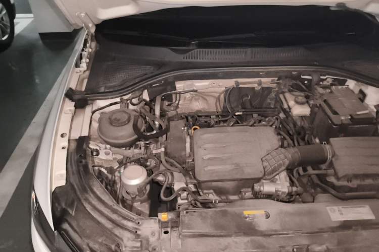 Used Volkswagen Lavida 2019 1.5L Automatic Comfort Edition China VI Standard Engine Bay Right
