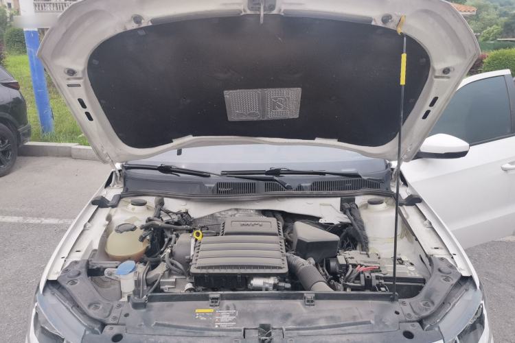Used Volkswagen Lavida 2019 1.5L Automatic Fashion Edition China VI Engine Bay