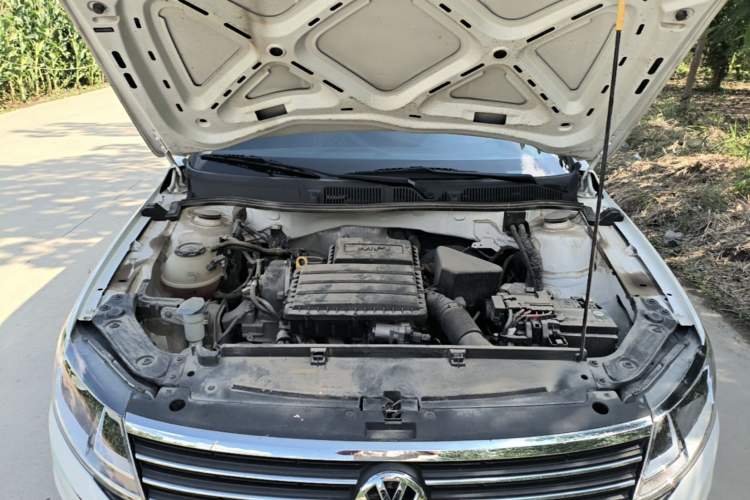 Used Volkswagen Lavida 2019 Lavida Start 1.5L Manual Fashion Edition China VI Standard Engine Bay