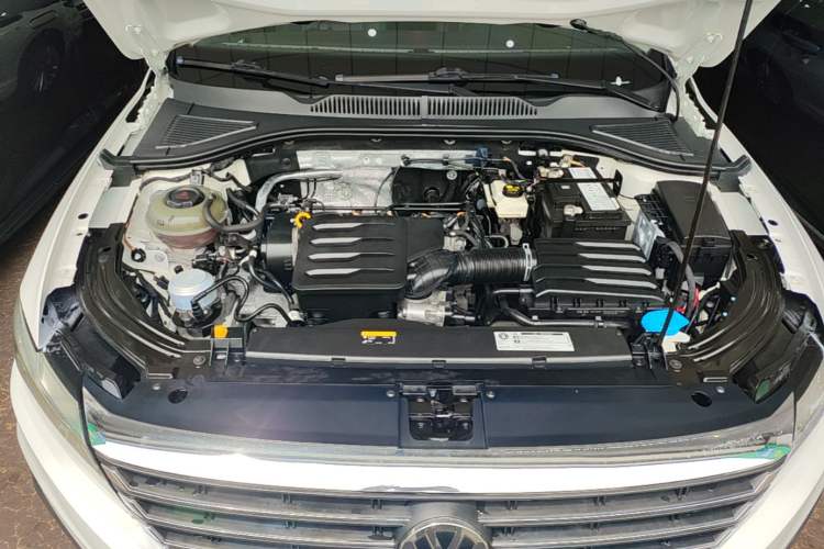 Used Volkswagen Lavida 2019 1.5L Automatic Comfort Edition China VI Standard Engine Bay
