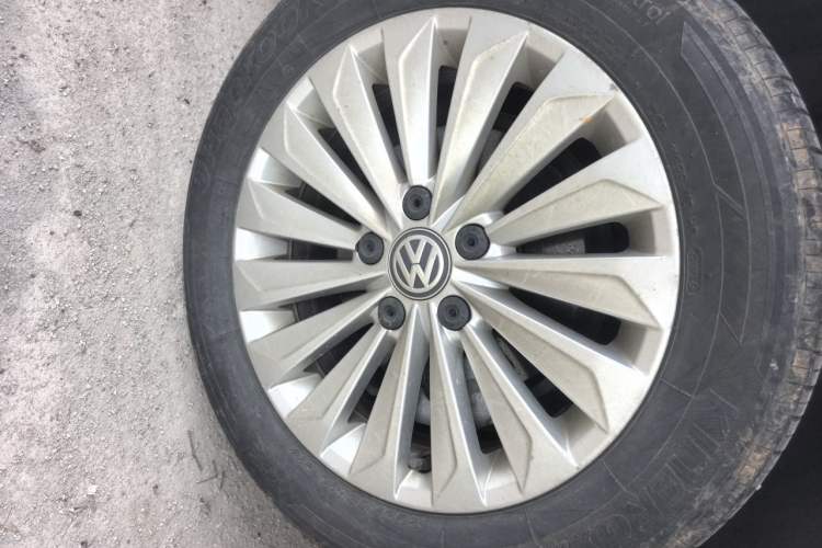 Used Volkswagen Lavida 2019 1.5L Automatic Comfort Edition China VI Standard Exterior 1
