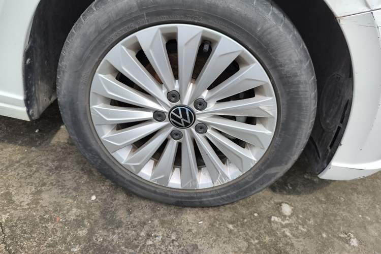 Used Volkswagen Lavida 2019 1.5L Manual Comfort Edition China VI Standard Exterior 1