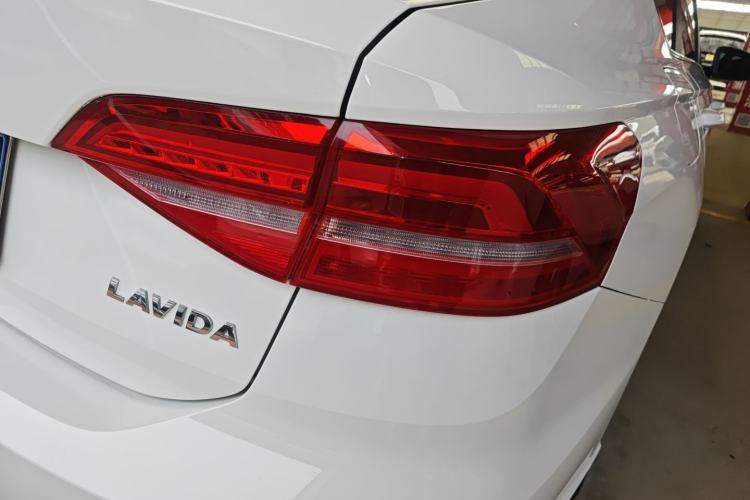 Used Volkswagen Lavida 2019 1.5L Automatic Vision Edition China VI Standard Exterior 1