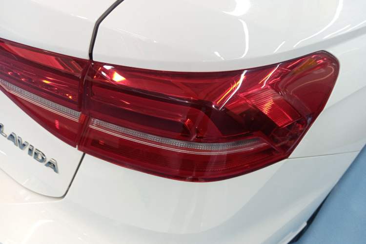 Used Volkswagen Lavida 2019 1.5L Automatic Comfort Edition China VI Standard Exterior 3