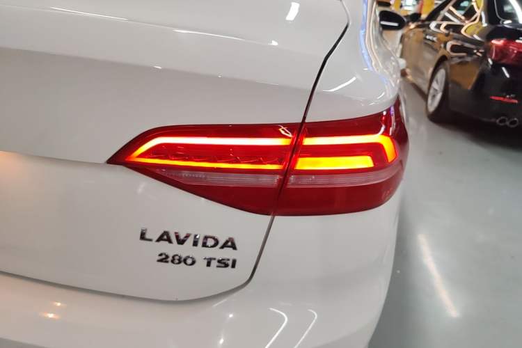 Used Volkswagen Lavida 2019 280TSI DSG Comfort Edition China VI standard Exterior 3