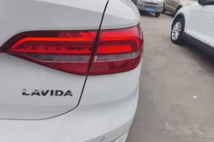 Used Volkswagen Lavida 2019 1.5L Automatic Comfort Edition China VI Standard Exterior 3