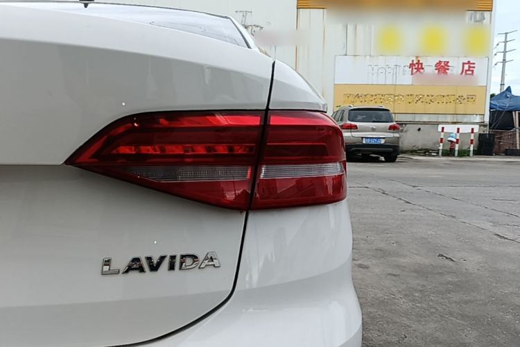 Used Volkswagen Lavida 2019 1.5L Automatic Fashion Edition China VI Exterior 3