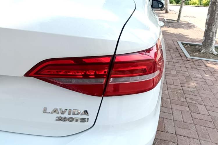 Used Volkswagen Lavida 2019 1.5L Automatic Comfort Edition China VI Standard Exterior 3