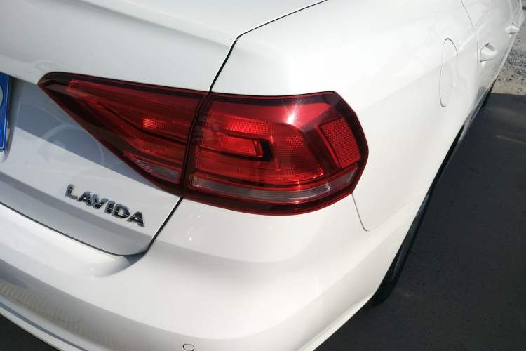 Used Volkswagen Lavida 2019 Lavida Start 1.5L Manual Fashion Edition China VI Standard Exterior 3