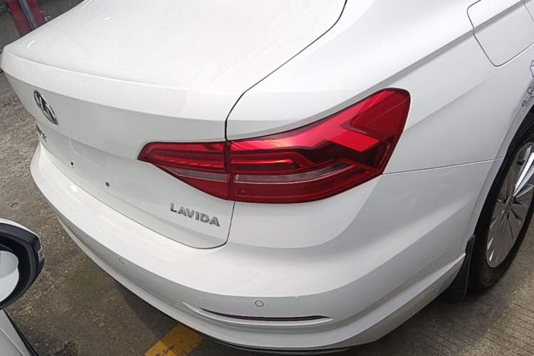 Used Volkswagen Lavida 2019 1.5L Automatic Comfort Edition China VI Standard Exterior 3